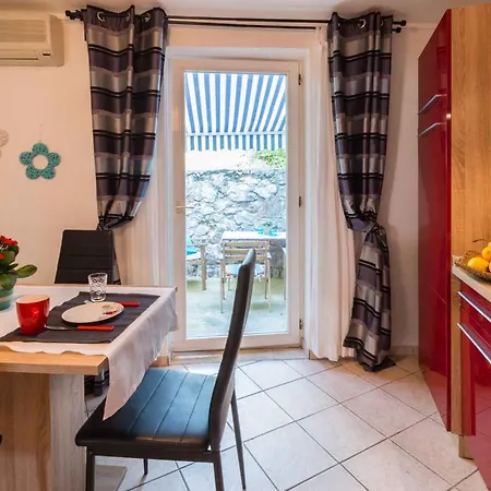 Two-bedroom In Lxxxix Crikvenica